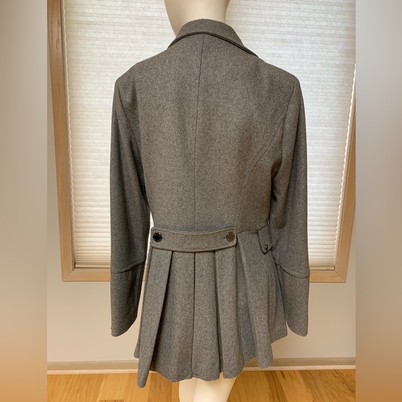 Calvin Klein Size 10 Double Breasted Skirted Coat. Grey. Like New. - Picture 3 of 8